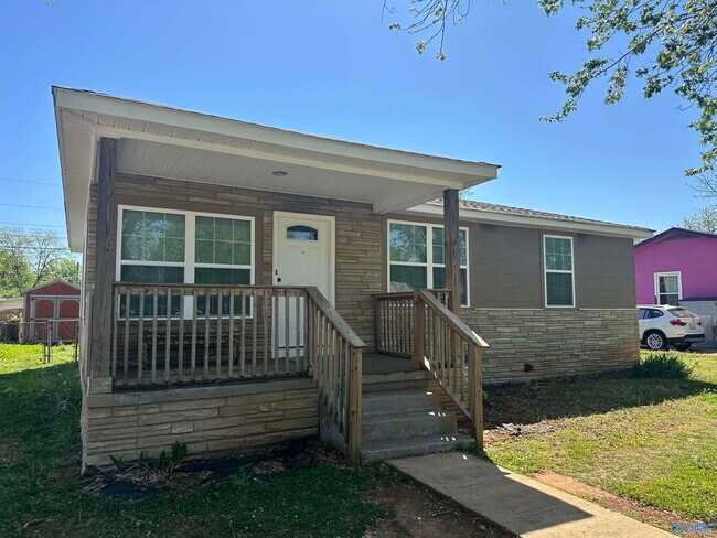 Building Photo - 3111 Hale Dr SW