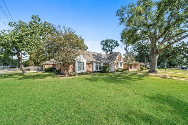 Building Photo - 10170 Hanka Dr