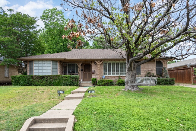 Building Photo - 6525 E Mockingbird Ln