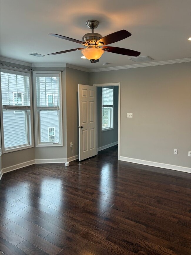 Building Photo - Beautiful Home Conveniently Located in Alexandria w/ Lower Level Suite