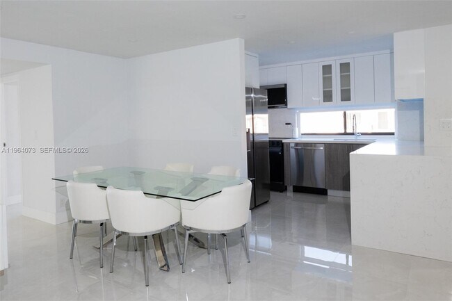 Building Photo - 17021 N Bay Rd