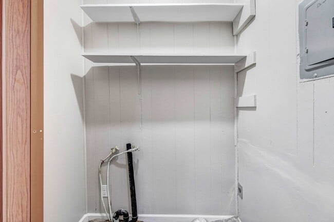 Building Photo - Available Now! 3 BR | 1.5 BA w/ Bonus Area just Minutes from Seymour Johnson!!