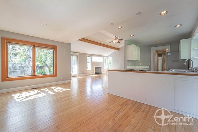 Building Photo - 2819 NE 54th St