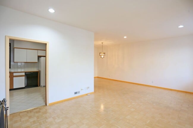 Building Photo - 1271 3rd Ave