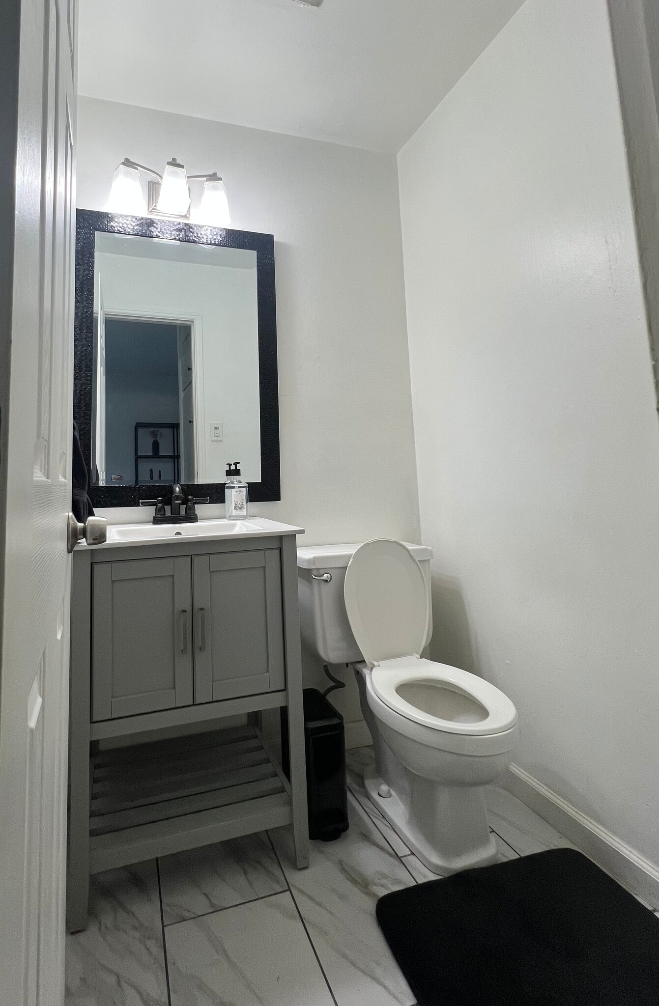 Building Photo - 750 Sheridan St