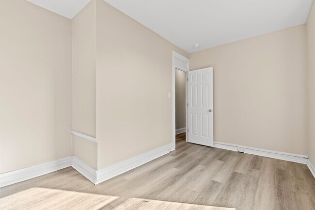 Building Photo - Spacious 4 Bedroom Single Family on Susquehanna St