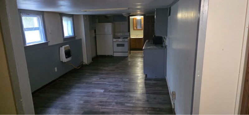 Building Photo - 400 E Thrush Ave