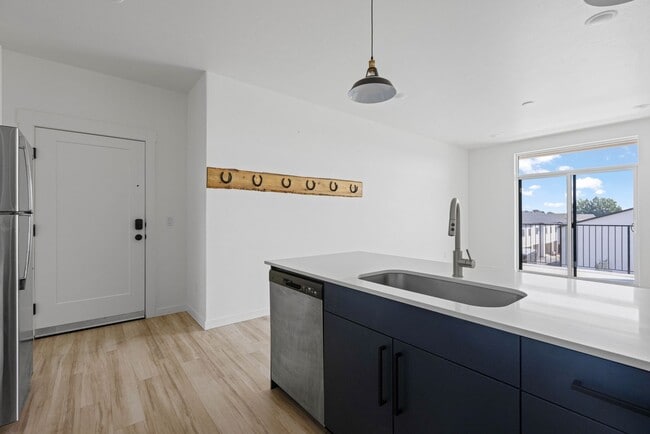 Building Photo - 311 E Lorene St