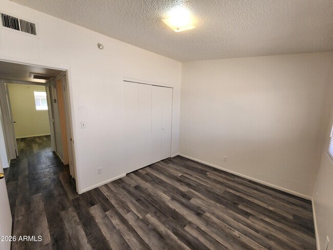 Building Photo - 2140 W Heatherbrae Dr