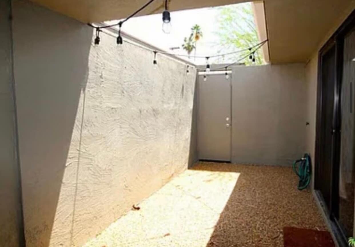 Building Photo - 1480 E Palm Tree Dr