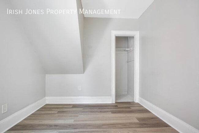 Building Photo - 98 Edson St