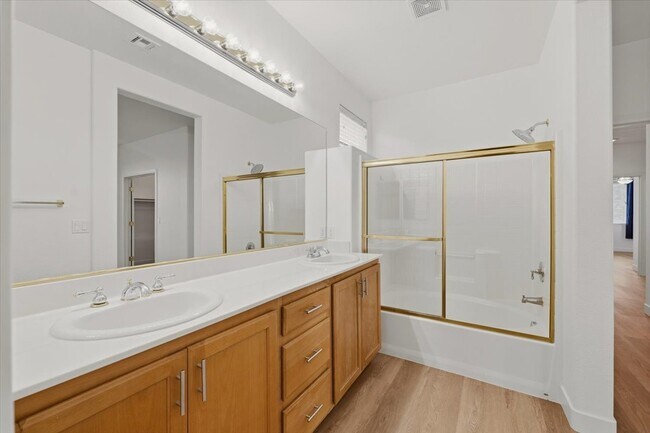 Building Photo - 8604 Splendid Leaf Ct