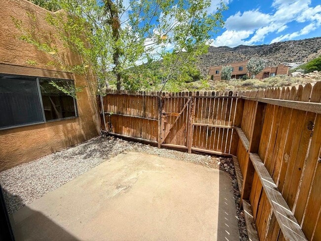 Building Photo - 2900 Vista del Rey Vis