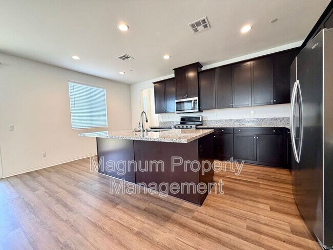 Building Photo - 34124 Thistlewood Ave