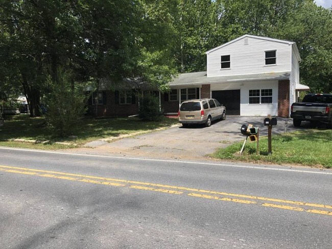 Primary Photo - 589B Shelbourne Rd.