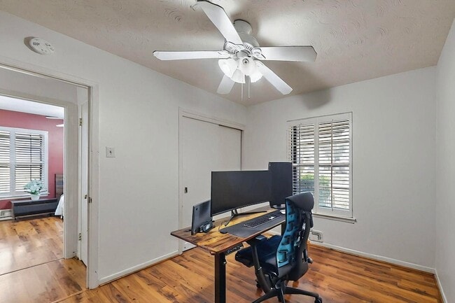 Building Photo - 7305 Lehigh Dr
