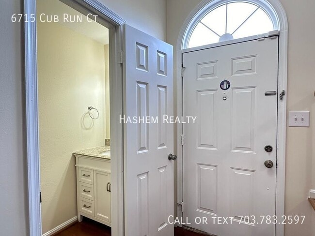 Building Photo - 6715 Cub Run Ct