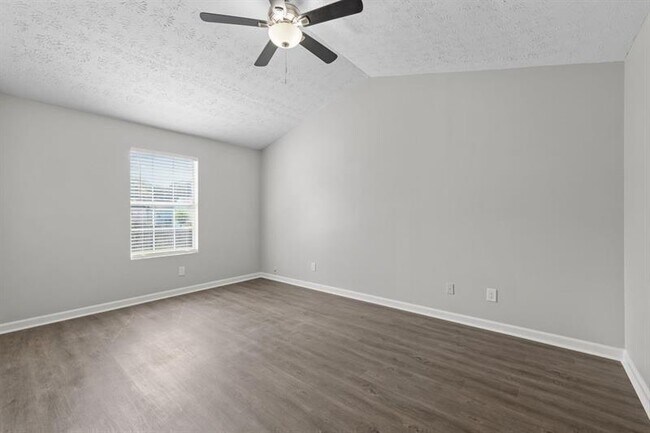 Building Photo - 425 Orchard Dr
