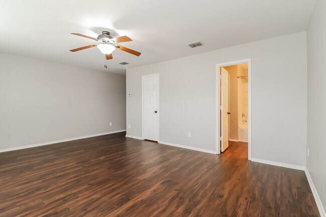 Building Photo - 1825 Shasta View Dr