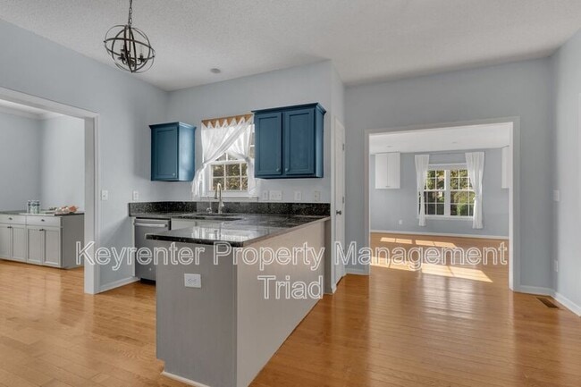 Building Photo - 3391 Valley Crossing Dr