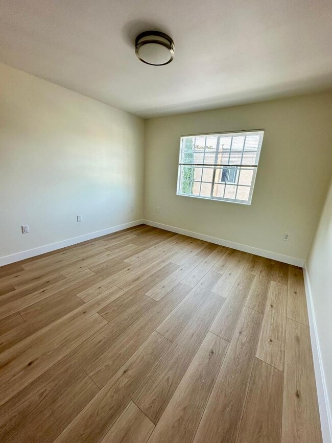 Building Photo - 1094 Lime Ave