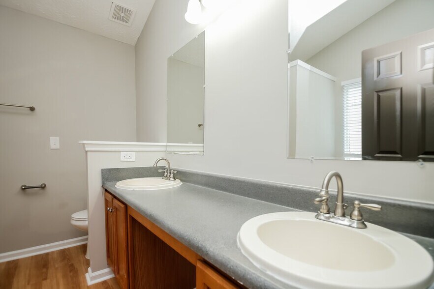 Building Photo - 7065 Springgrove Ct
