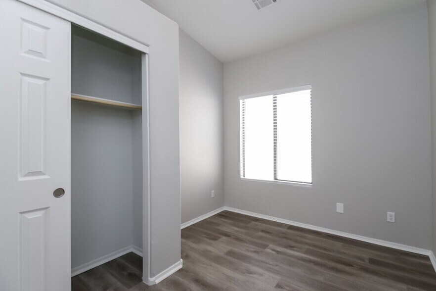 Building Photo - 84 S Laveen Pl