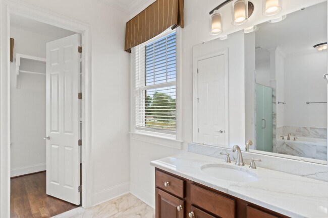 Building Photo - 213 Yellow Jasmine Dr