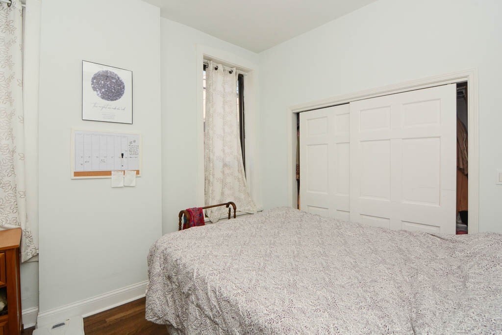 Building Photo - 2347 W 24th Pl