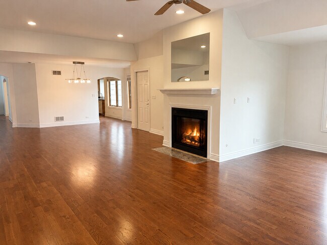 Building Photo - 1759 Dewes St