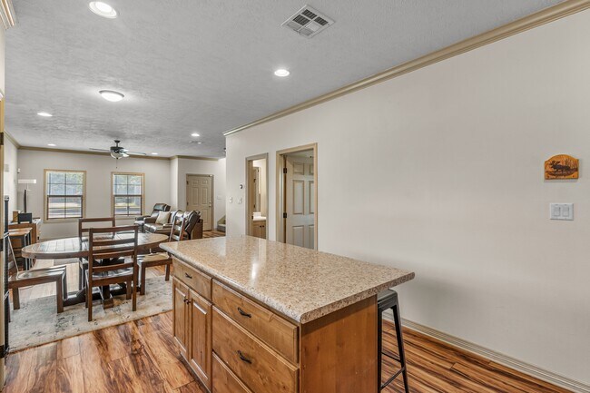Building Photo - 403 Holleman Dr