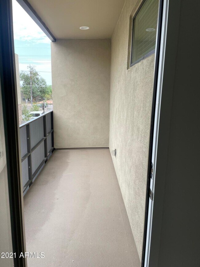 Building Photo - 901 S Smith Rd