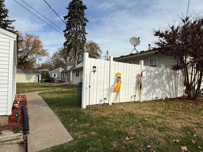 Building Photo - 508 12th St