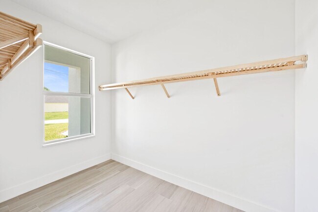 Building Photo - 1523 NW 34th Ave