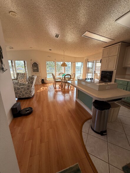 Building Photo - 26357 Charlotte Dr