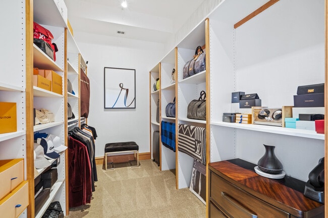 Building Photo - 1313 N Franklin Pl