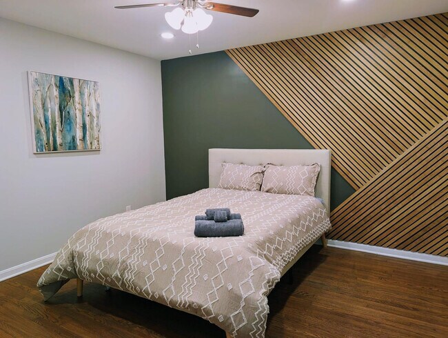 Building Photo - 469 Holt Rd NE