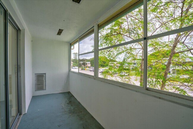 Building Photo - 110 Dorchester E