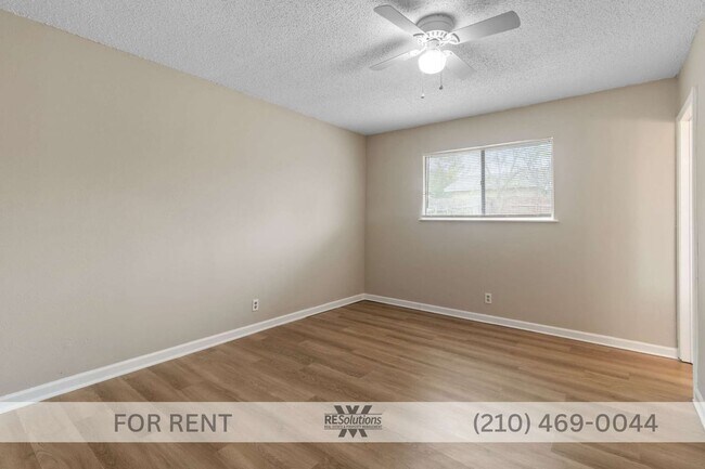 Building Photo - 8219 Glen Lark