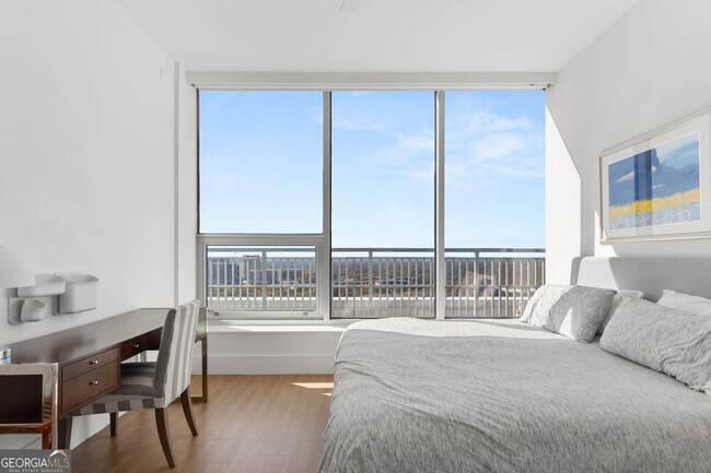 Building Photo - 3338 Peachtree Rd NE