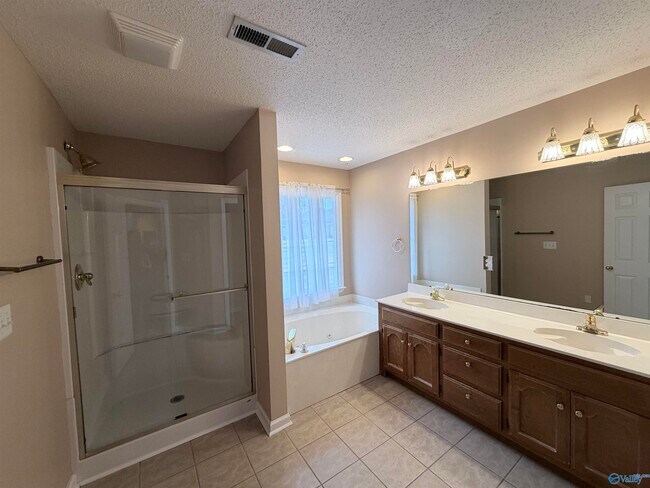 Building Photo - 2813 Willowick Tr SE