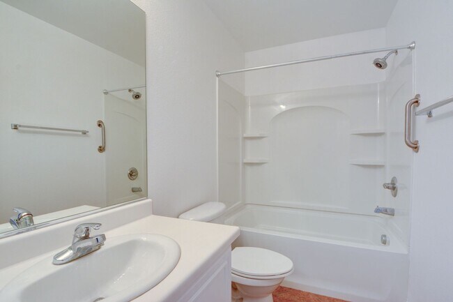 Building Photo - Fabulous 3 bed/2.5 bath two-story home in ...