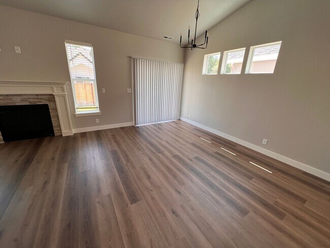 Building Photo - Brand new 3 bedroom home In South Springfi...