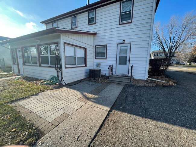 Building Photo - 717 N 3rd St