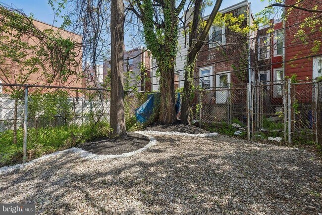 Building Photo - 5536 Pine St