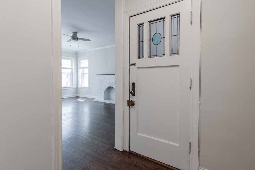 Building Photo - 1124 Maple Ave