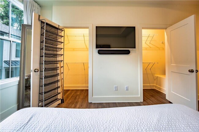 Building Photo - 305 Dilbeck Cir