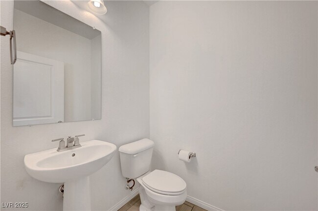 Building Photo - 985 Via Lombardi