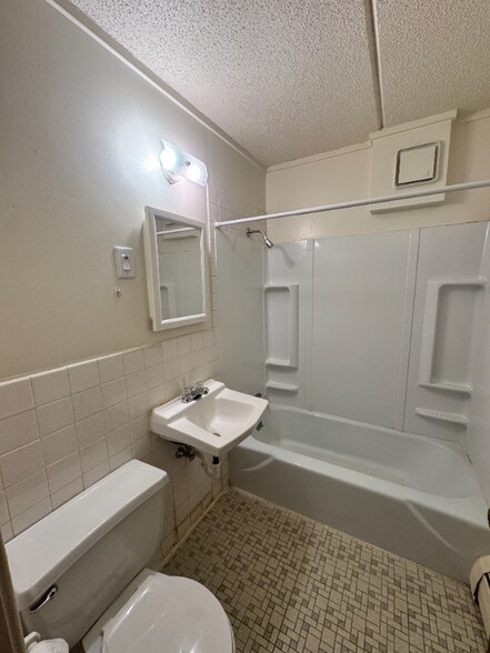 Building Photo - 535 Jefferson St SE