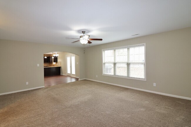 Building Photo - Spacious 4-Bedroom Home with Fireplace in Fayetteville, NC - A Must-See Rental Property!